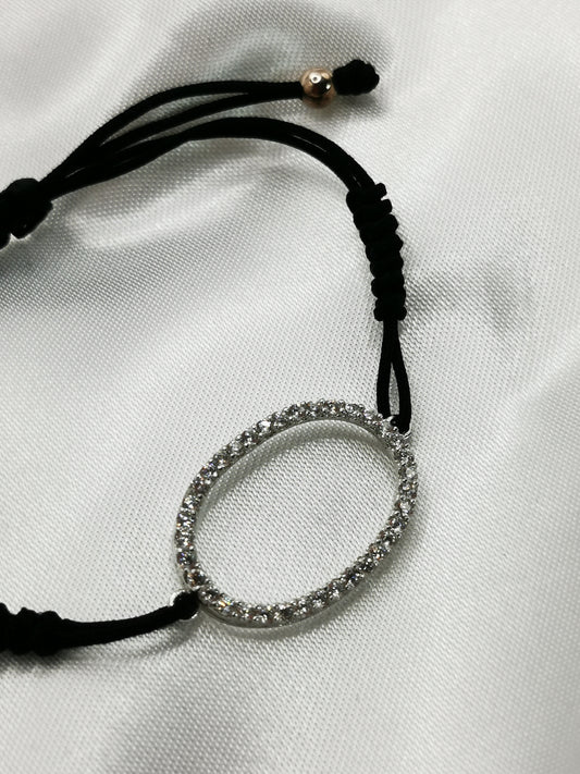 Pulsera de hilo con óvalo en plata y circonitas blancas