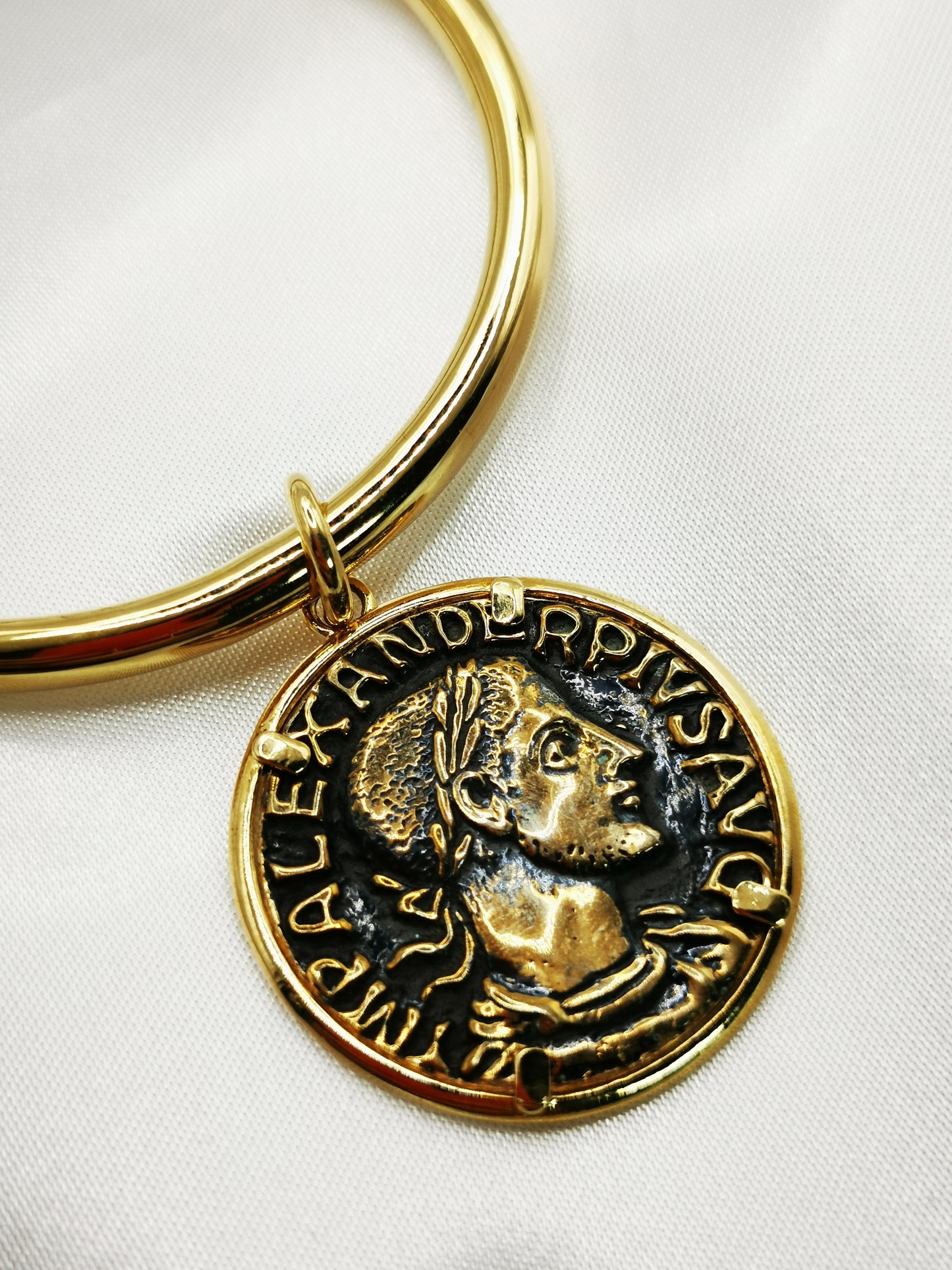 Pulsera rígida moneda oro