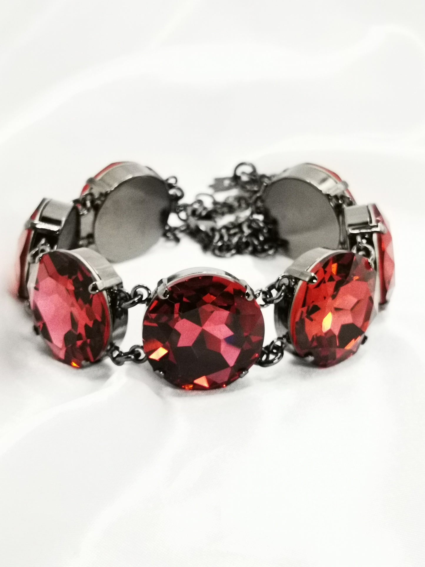 Choker espectacular de circonitas rojas redondas