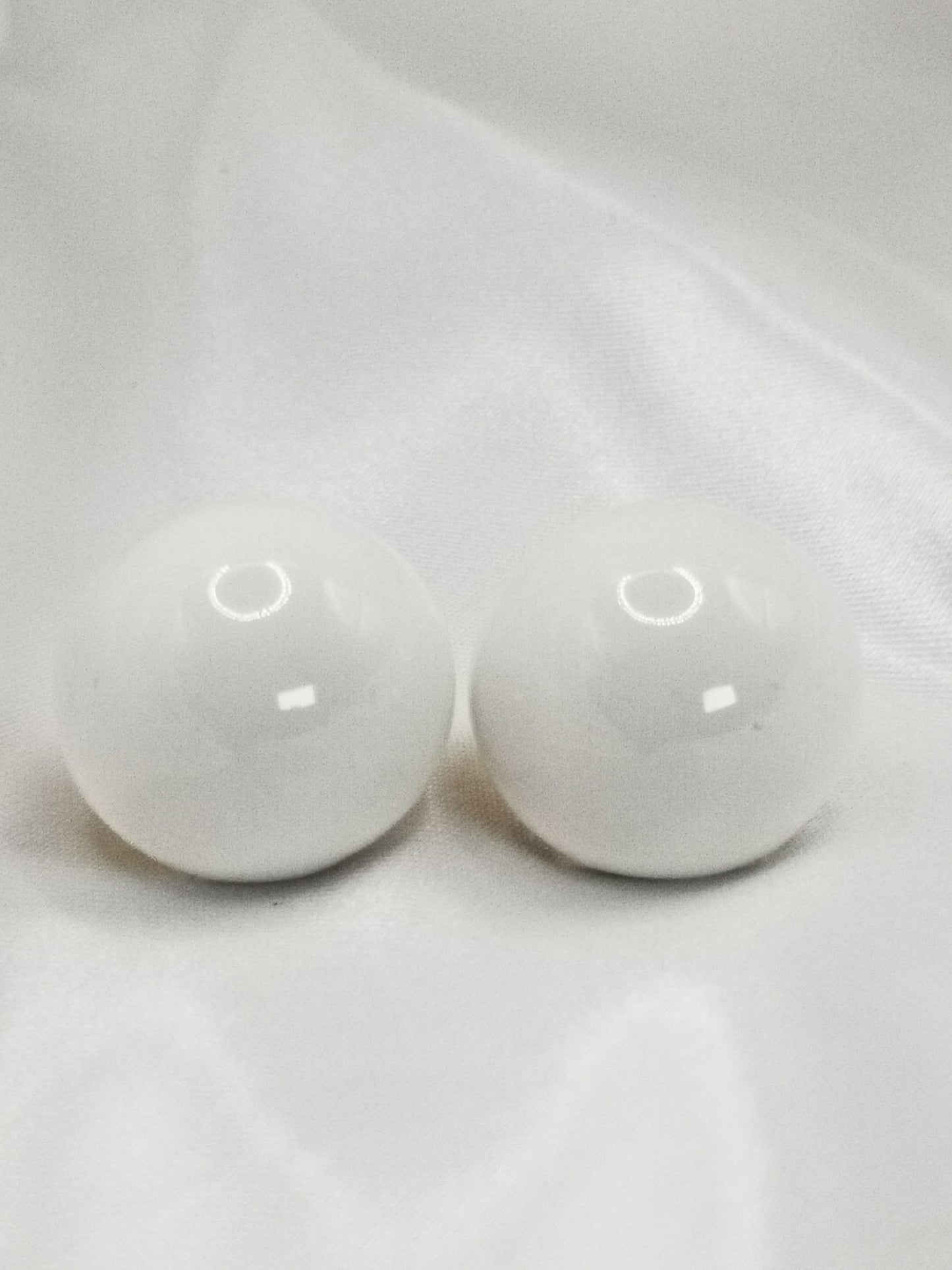 Pendientes esfera en blanco