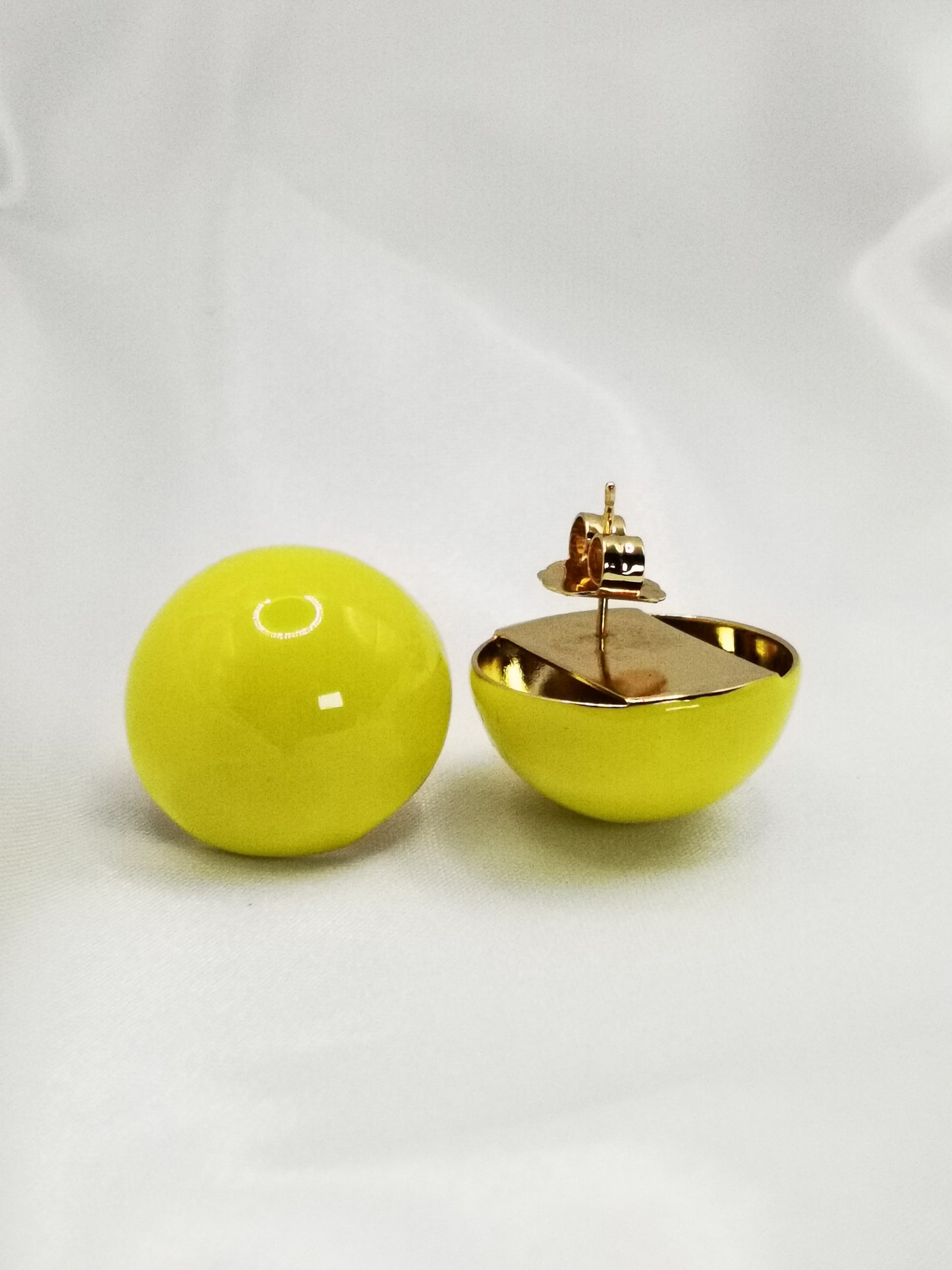 Pendientes esfera en amarillo