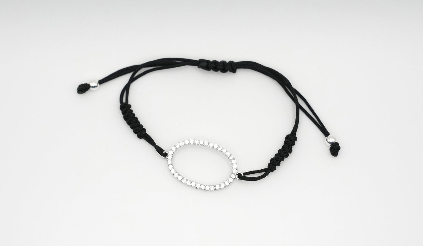 Pulsera de hilo con óvalo en plata y circonitas blancas