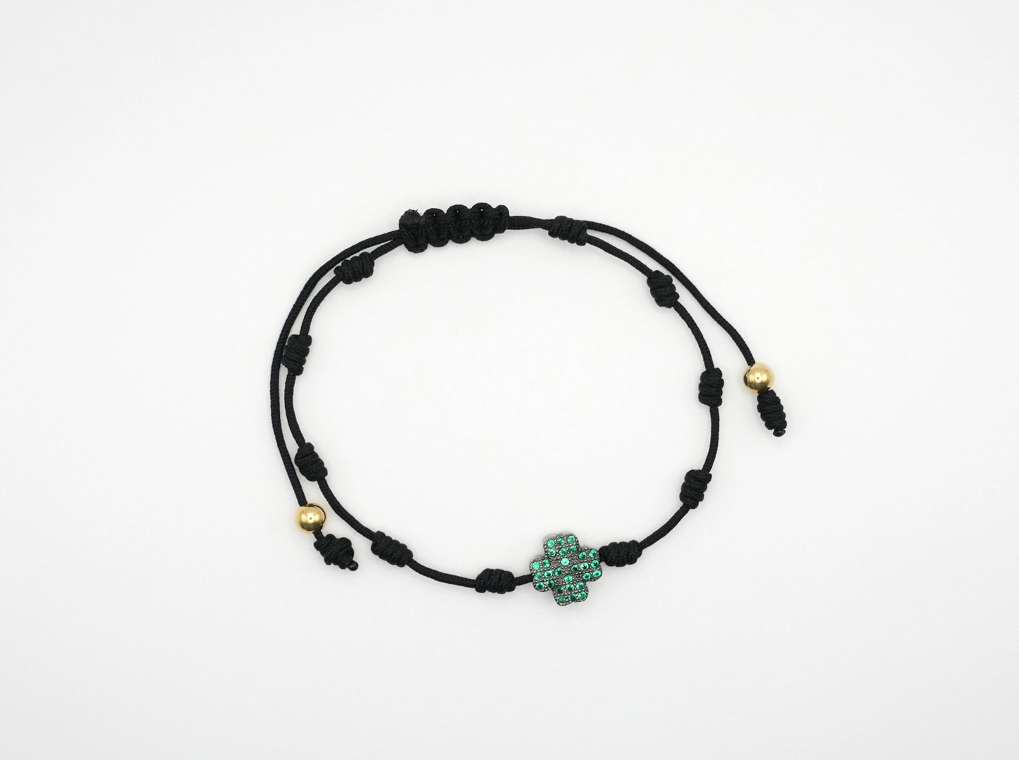 Pulsera de hilo con trébol de circonitas esmeralda