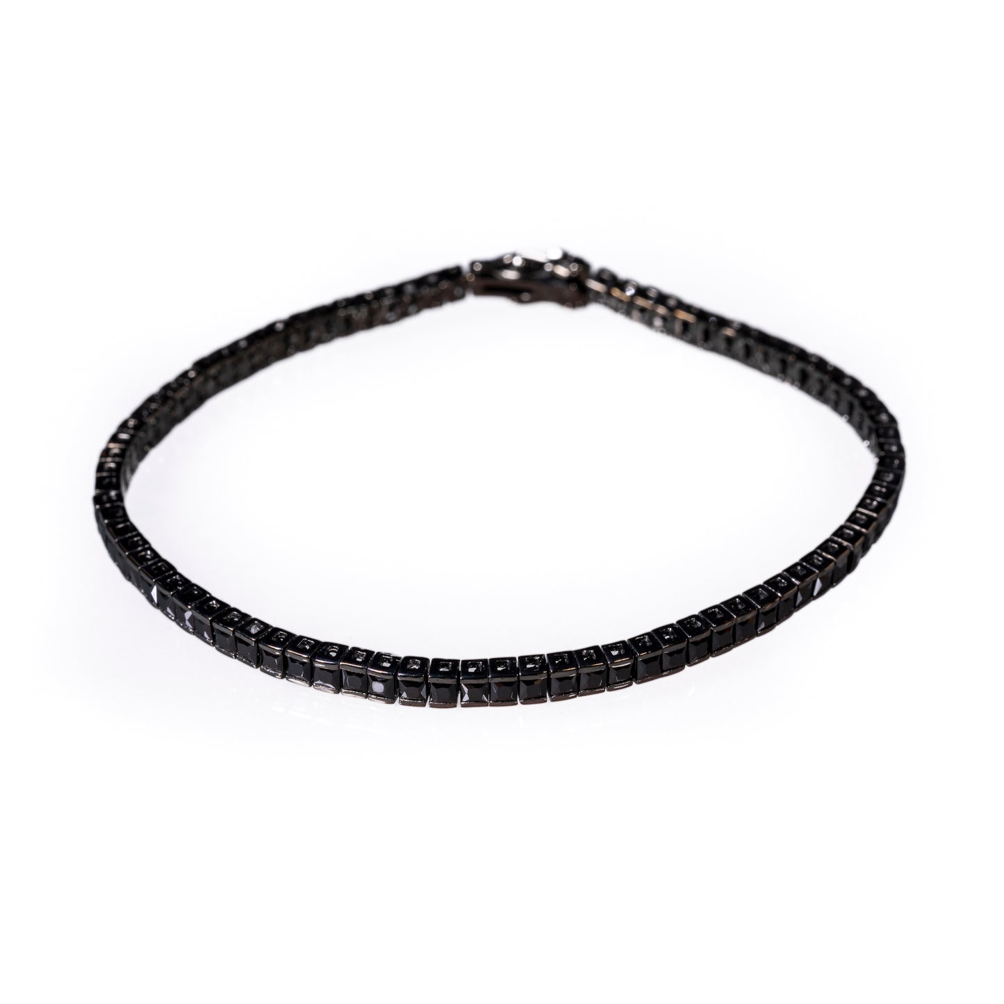 Pulsera rivière negra con circonitas negras cuadradas de 2 mm